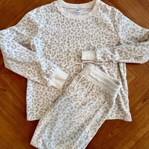 Old Navy Animal Print Pajama PJ Set. Women’s XS Cheetah Print